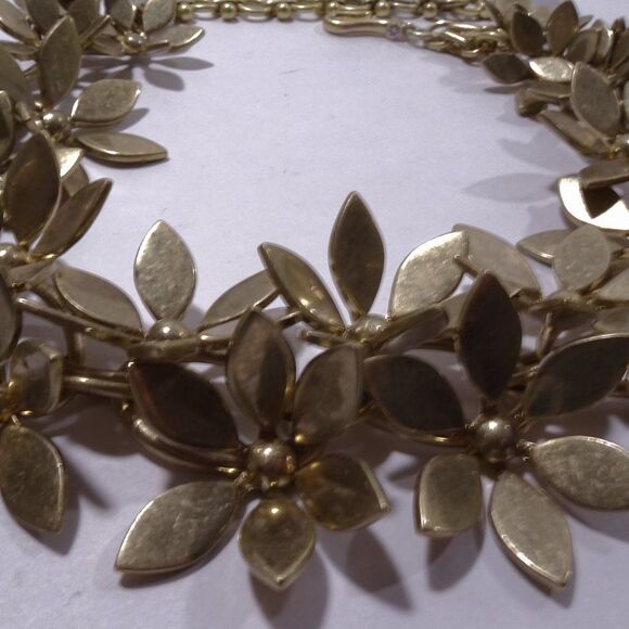 Neiman Marcus Lee Angel Antique Brass Plated Metals Flower Link Necklace NWT 495 - Picture 3 of 8